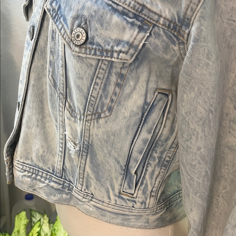 NWT American Eagle Cropped Denim Jacket - Picture 7 of 10